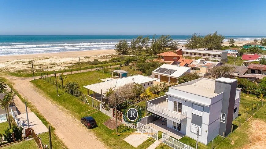 Foto 1 de Casa com 3 Quartos para alugar, 240m² em Estrela do Mar, Torres