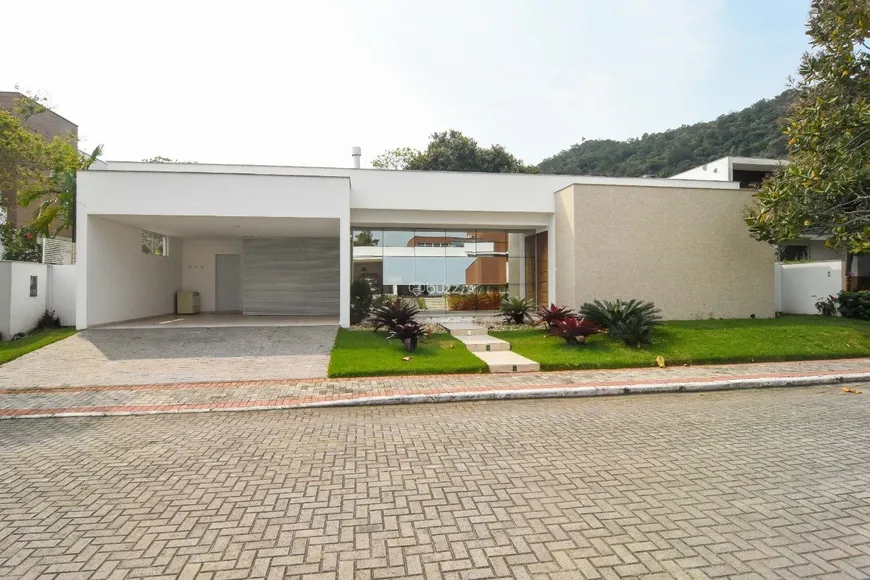 Foto 1 de Casa de Condomínio com 4 Quartos à venda, 345m² em Cachoeira do Bom Jesus, Florianópolis