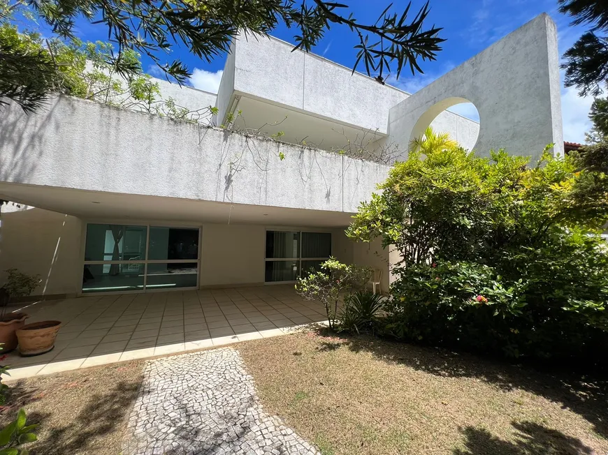 Foto 1 de Casa de Condomínio com 5 Quartos à venda, 600m² em Caminho Das Árvores, Salvador