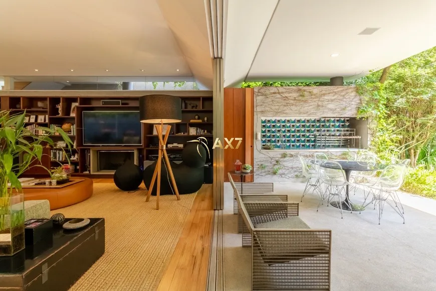 Foto 1 de Casa com 3 Quartos à venda, 673m² em Jardim Paulista, São Paulo
