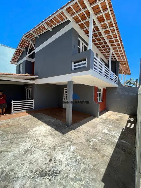 Foto 1 de Casa com 3 Quartos à venda, 256m² em Barra do Itapemirim, Marataízes