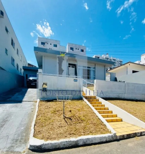 Foto 1 de Casa com 3 Quartos à venda, 130m² em Barreiros, São José