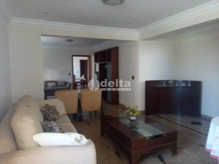 Foto 1 de Apartamento com 4 Quartos à venda, 208m² em Tabajaras, Uberlândia