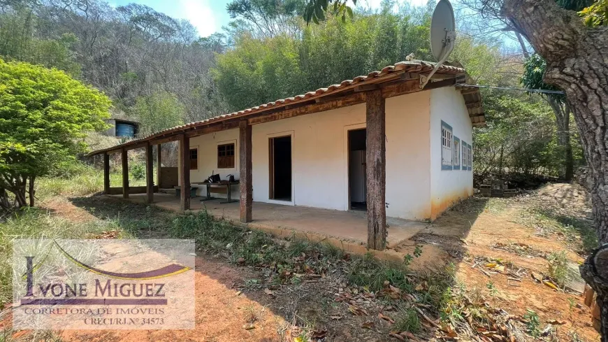 Foto 1 de Fazenda/Sítio com 2 Quartos à venda, 100m² em Santo Antônio, Paty do Alferes