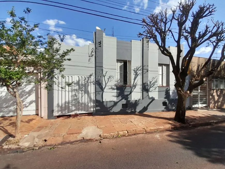 Foto 1 de Casa com 3 Quartos para venda ou aluguel, 211m² em Centro, Araraquara