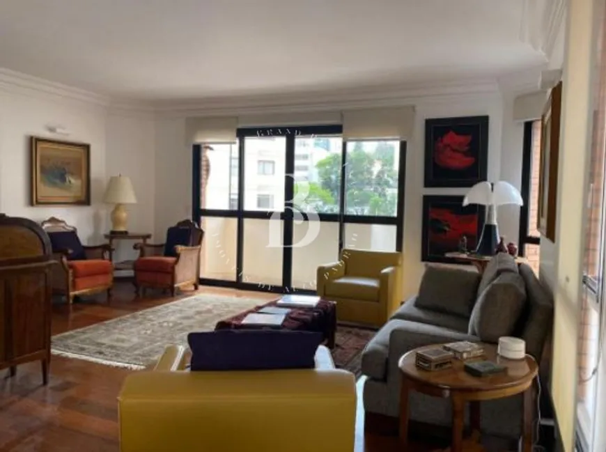 Foto 1 de Apartamento com 3 Quartos à venda, 160m² em Jardim América, São Paulo