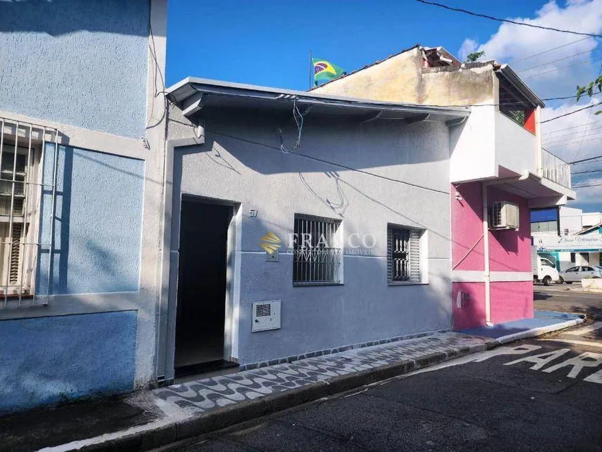 Foto 1 de Casa com 2 Quartos para venda ou aluguel, 70m² em Centro, Taubaté