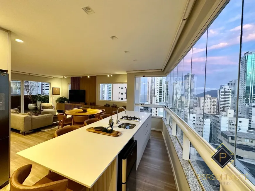 Foto 1 de Apartamento com 4 Quartos à venda, 240m² em Centro, Balneário Camboriú