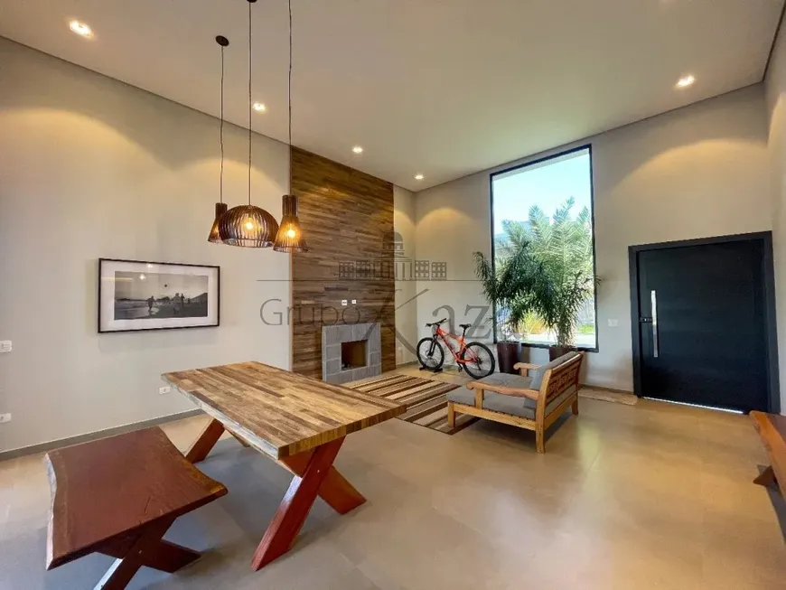 Foto 1 de Casa de Condomínio com 5 Quartos à venda, 240m² em Condominio Residencial Mont Blanc, São José dos Campos