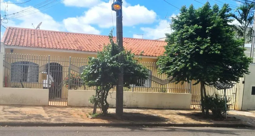 Foto 1 de Casa com 4 Quartos à venda, 187m² em Jardim Alvorada, Maringá