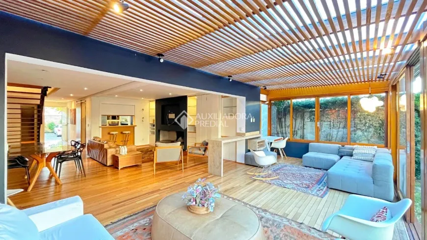 Foto 1 de Casa de Condomínio com 3 Quartos à venda, 185m² em Agronomia, Porto Alegre