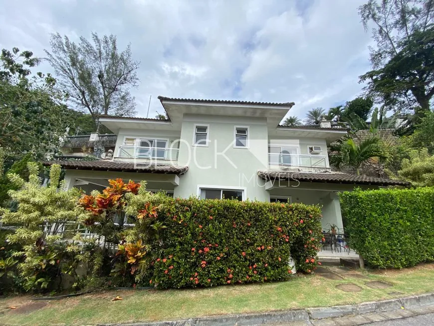 Foto 1 de Casa de Condomínio com 4 Quartos à venda, 219m² em Recreio Dos Bandeirantes, Rio de Janeiro