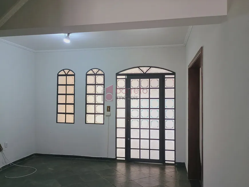 Foto 1 de Casa com 3 Quartos à venda, 230m² em Jardim Samambaia, Jundiaí