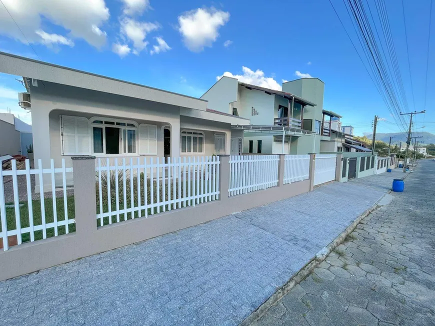 Foto 1 de Casa com 3 Quartos à venda, 200m² em Dom Joaquim, Brusque