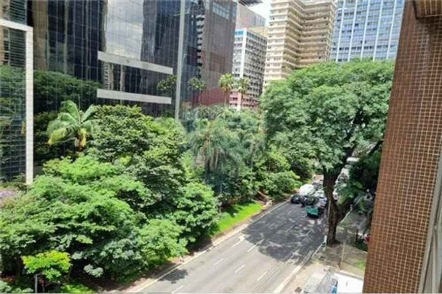 Foto 1 de Apartamento com 4 Quartos à venda, 190m² em Jardins, São Paulo