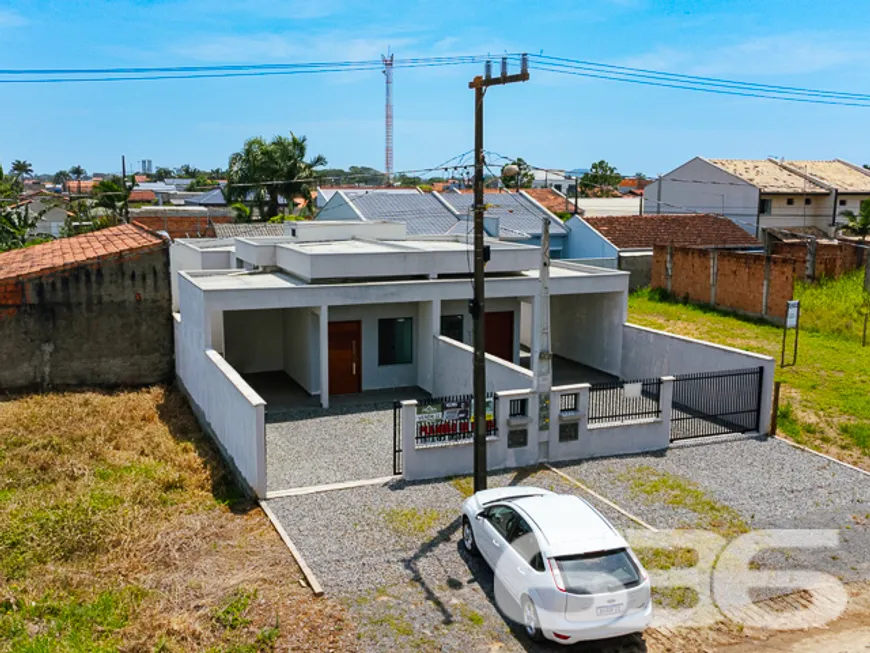 Foto 1 de Casa com 2 Quartos à venda, 79m² em Salinas, Balneário Barra do Sul