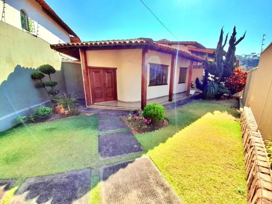 Foto 1 de Casa com 3 Quartos à venda, 319m² em Caiçaras, Belo Horizonte