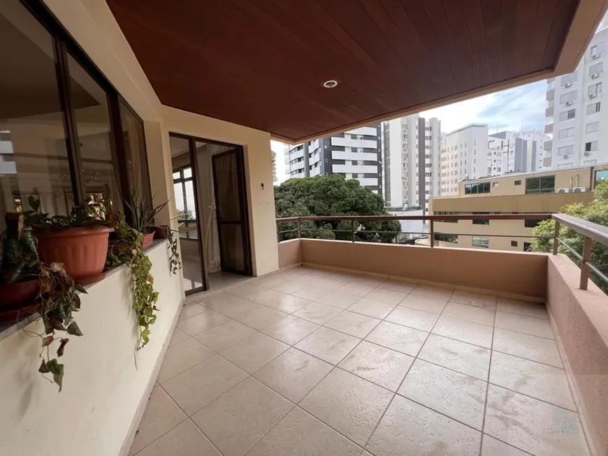 Foto 1 de Apartamento com 4 Quartos à venda, 252m² em Beira Mar, Florianópolis