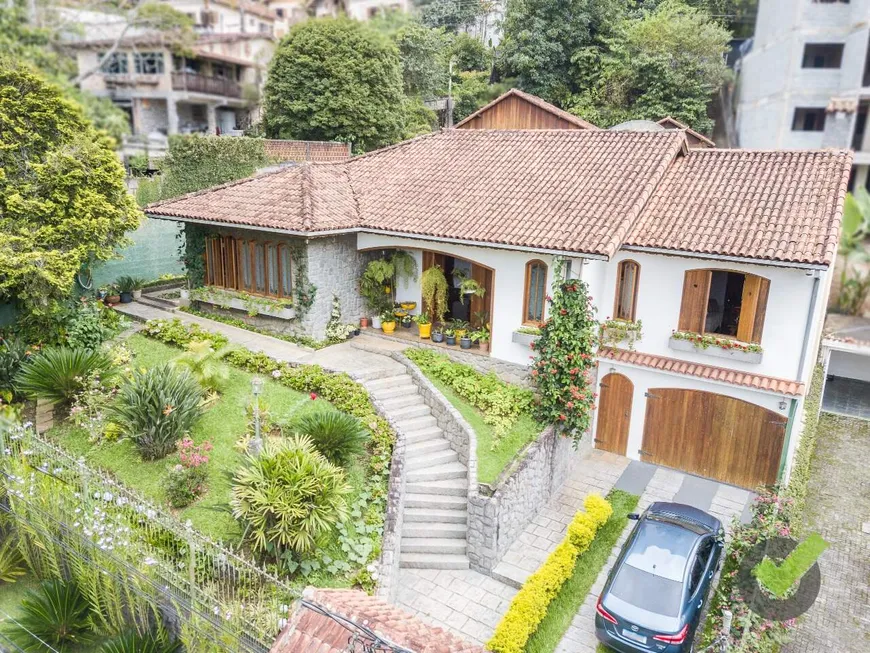 Foto 1 de Casa com 5 Quartos à venda, 320m² em Vale dos Pinheiros, Nova Friburgo