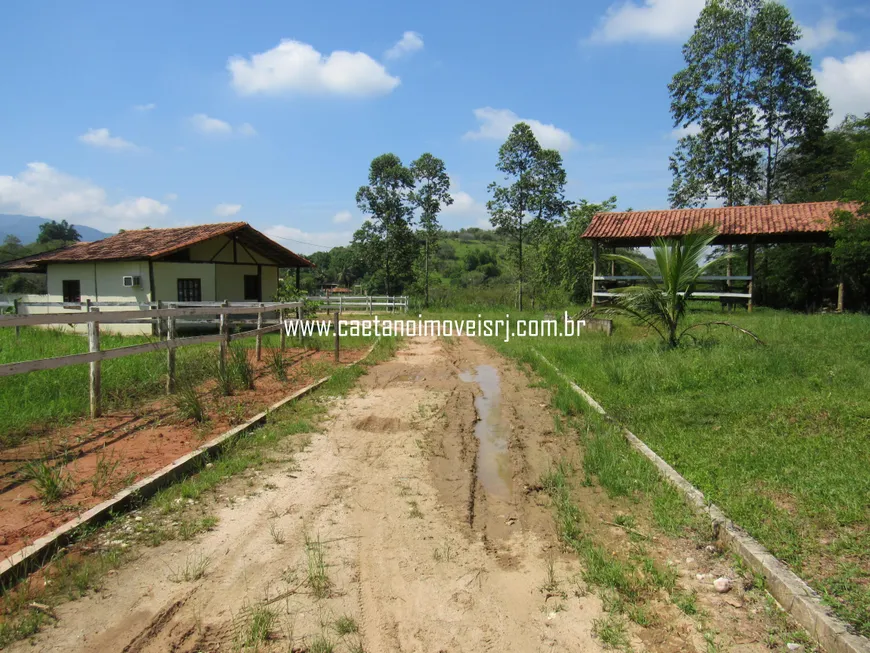 Foto 1 de Fazenda/Sítio com 2 Quartos à venda, 3200m² em Papucaia, Cachoeiras de Macacu