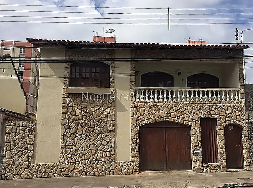 Foto 1 de Casa com 4 Quartos à venda, 101m² em Mariano Procópio, Juiz de Fora