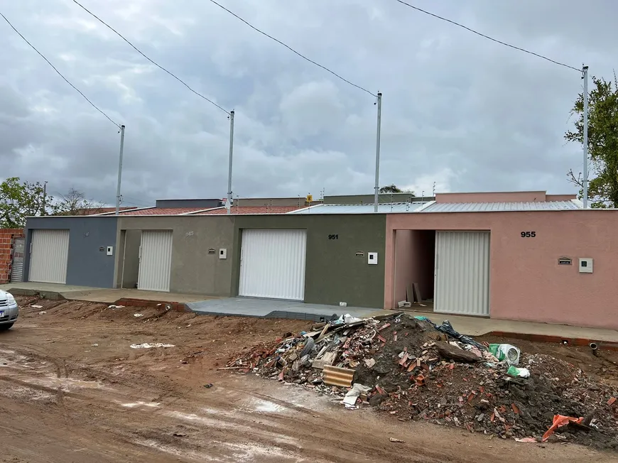 Foto 1 de Casa com 2 Quartos à venda, 65m² em Centro, Taiobeiras