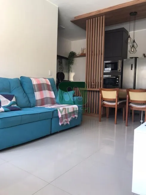 Foto 1 de Casa com 2 Quartos à venda, 87m² em Cidade Jardim, Uberlândia