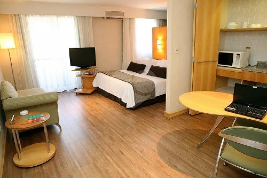 Foto 1 de Apartamento com 1 Quarto para alugar, 35m² em Moema, São Paulo