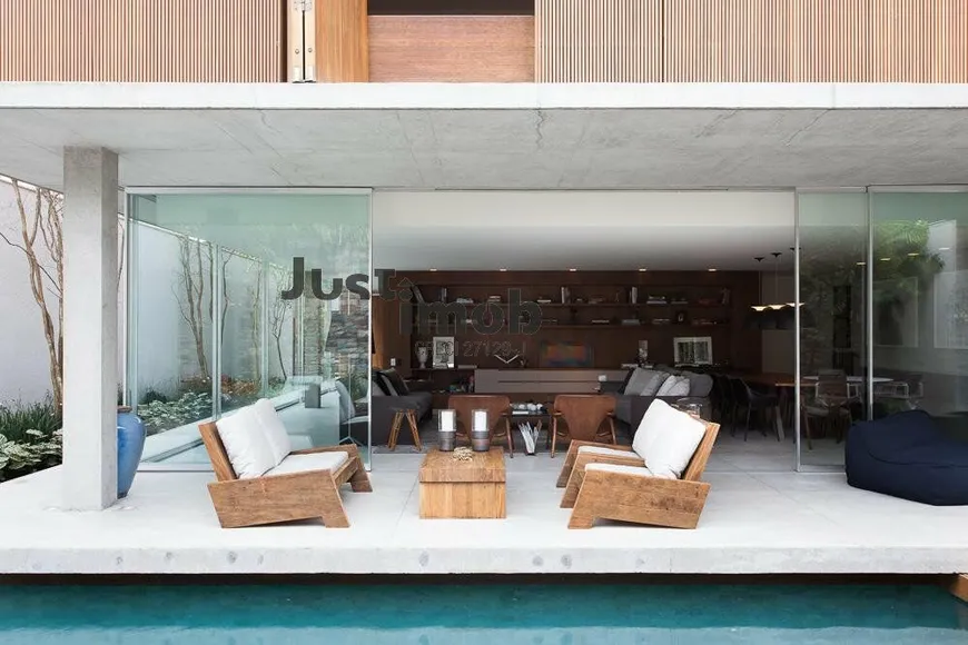 Foto 1 de Casa com 4 Quartos à venda, 680m² em Alto de Pinheiros, São Paulo