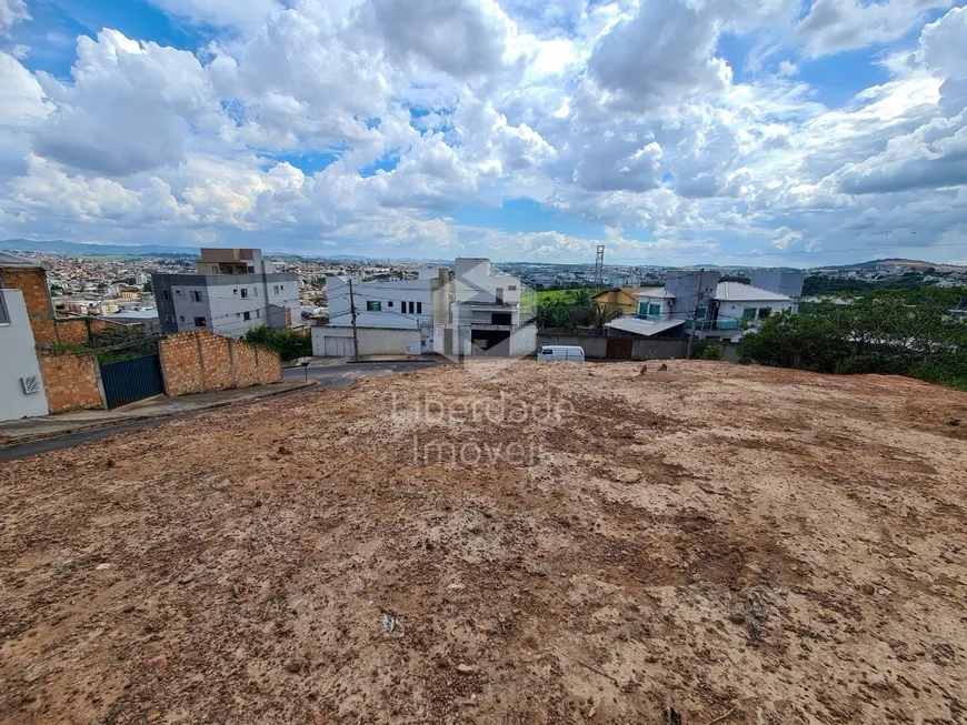 Foto 1 de Lote/Terreno à venda, 360m² em Arvoredo II, Contagem