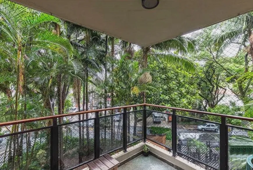 Foto 1 de Apartamento com 3 Quartos à venda, 225m² em Vila Nova Conceição, São Paulo