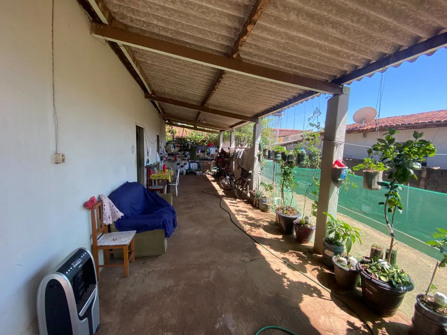 Foto 1 de Casa com 3 Quartos à venda, 360m² em Setor Garavelo, Goiânia