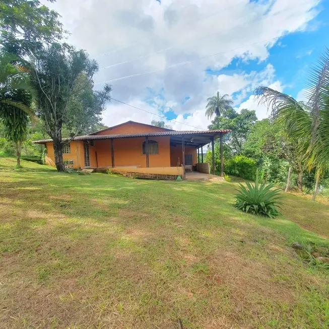 Foto 1 de Fazenda/Sítio com 3 Quartos à venda, 200m² em Citrolândia, Betim