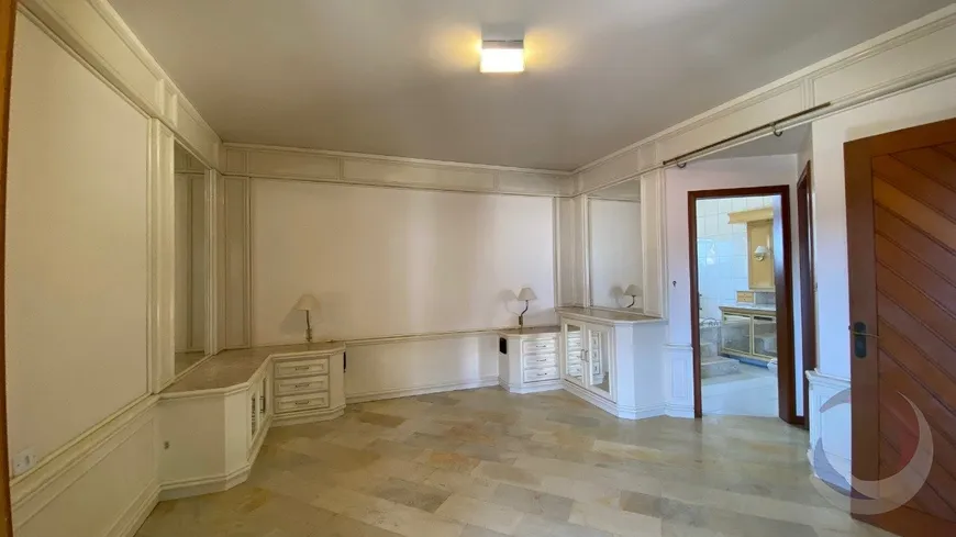 Foto 1 de Casa com 5 Quartos à venda, 375m² em Fazenda Santo Antonio, São José