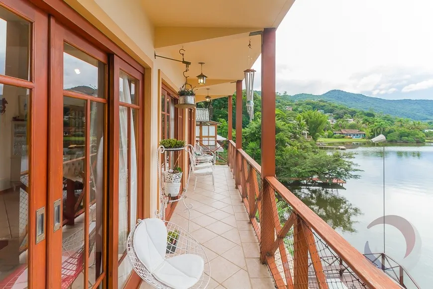 Foto 1 de Casa com 3 Quartos à venda, 282m² em Canto da Lagoa, Florianópolis
