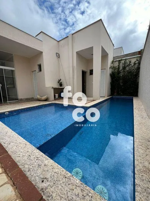 Foto 1 de Sobrado com 4 Quartos à venda, 250m² em Cidade Jardim, Uberlândia