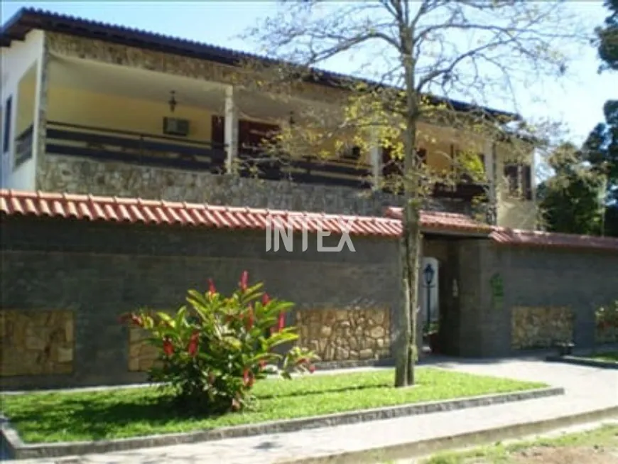 Foto 1 de Sobrado com 8 Quartos à venda, 600m² em Itaipu, Niterói
