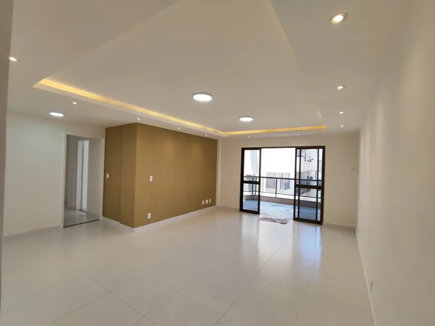 Foto 1 de Apartamento com 3 Quartos à venda, 143m² em Riviera Fluminense, Macaé