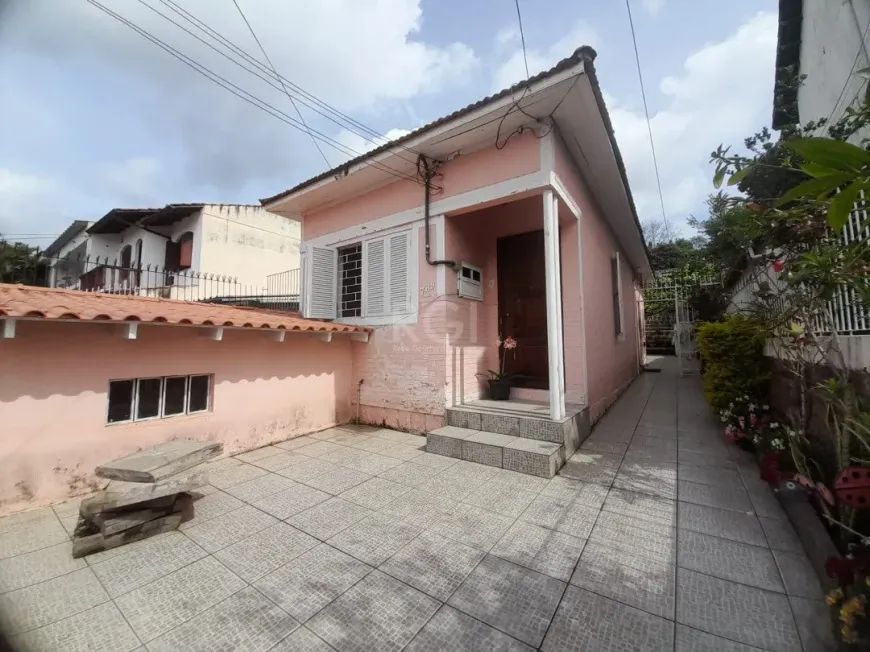 Foto 1 de Casa com 4 Quartos à venda, 337m² em Teresópolis, Porto Alegre