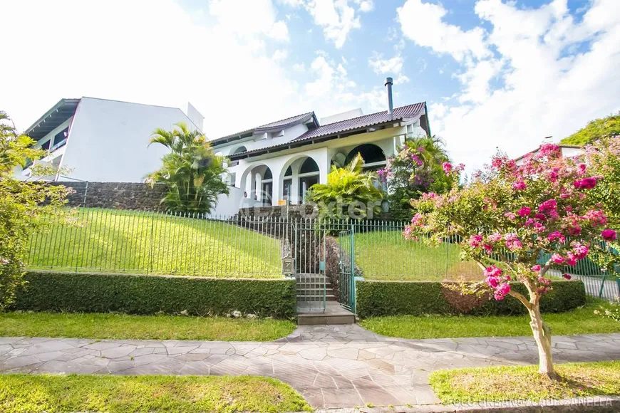 Foto 1 de Casa com 3 Quartos à venda, 454m² em Vila Assunção, Porto Alegre