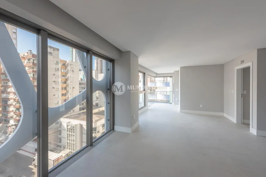 Foto 1 de Apartamento com 3 Quartos à venda, 122m² em Centro, Balneário Camboriú