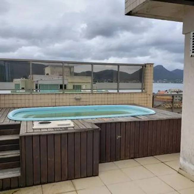 Foto 1 de Apartamento com 3 Quartos à venda, 200m² em Piratininga, Niterói