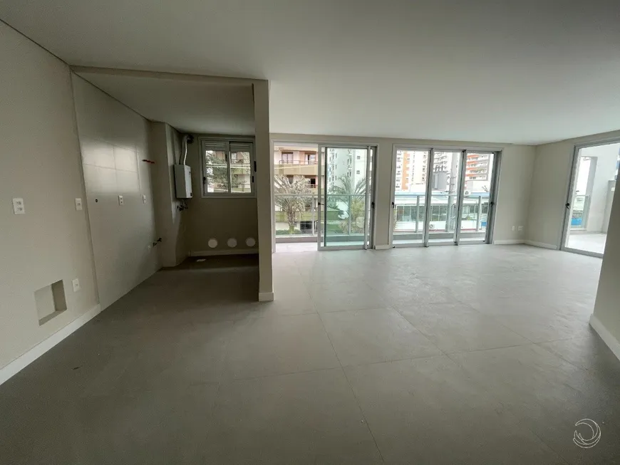 Foto 1 de Apartamento com 3 Quartos à venda, 210m² em Centro, Florianópolis