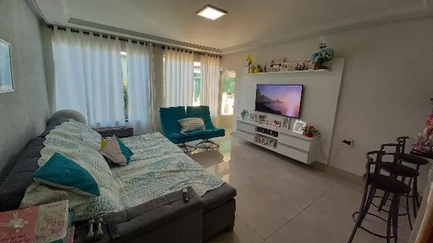 Foto 1 de Casa com 3 Quartos à venda, 130m² em Jardim Canaã, Uberlândia