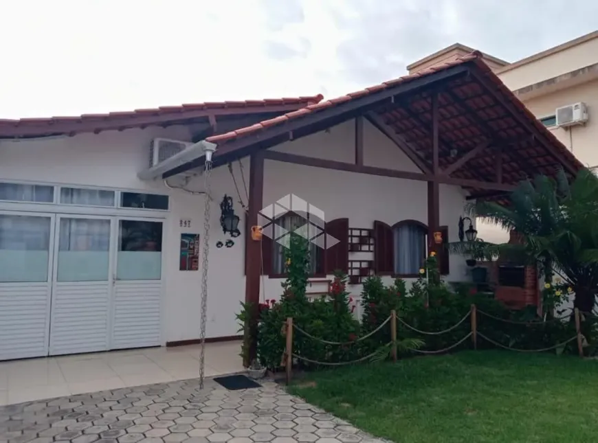 Foto 1 de Casa com 4 Quartos à venda, 258m² em Bombas, Bombinhas