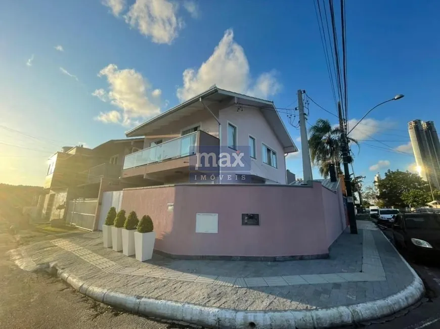 Foto 1 de Casa com 2 Quartos à venda, 170m² em Barra, Balneário Camboriú