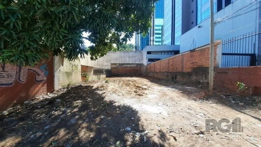 Foto 1 de Lote/Terreno à venda, 305m² em Auxiliadora, Porto Alegre