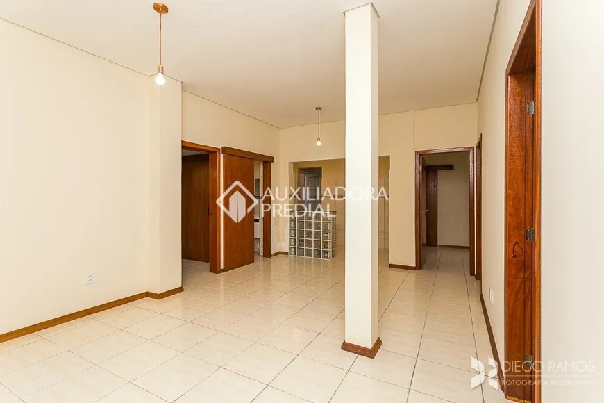 Foto 1 de Apartamento com 4 Quartos para alugar, 77m² em Jardim Botânico, Porto Alegre