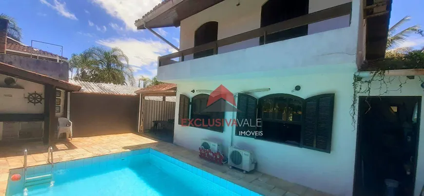 Foto 1 de Sobrado com 3 Quartos à venda, 180m² em Jardim Mariella, Caraguatatuba