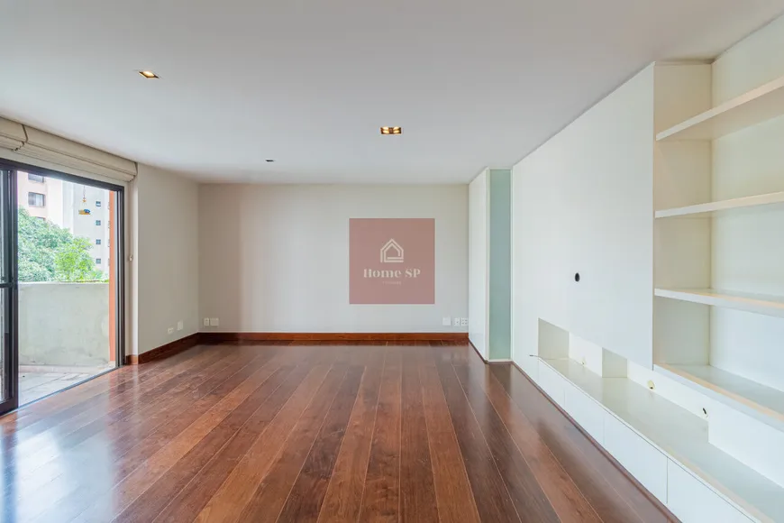 Foto 1 de Apartamento com 4 Quartos para alugar, 180m² em Moema, São Paulo